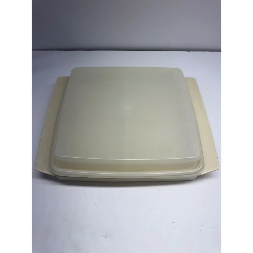 Vintage Tupperware 1534 Divided Serving Tray with Lid 1535 Almond Cream USA
